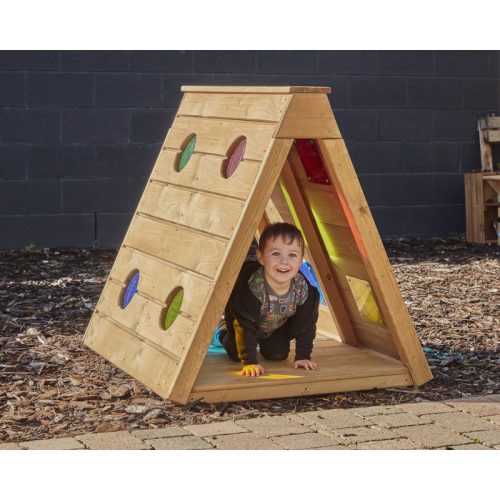 Átbújós fa sátor színes ablakokkal