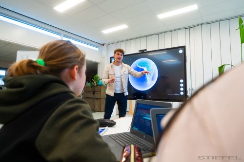 Legamaster EXPLORE 2 interaktív érintőkijelző 86" (EXP-8610) oktatási szoftverrel