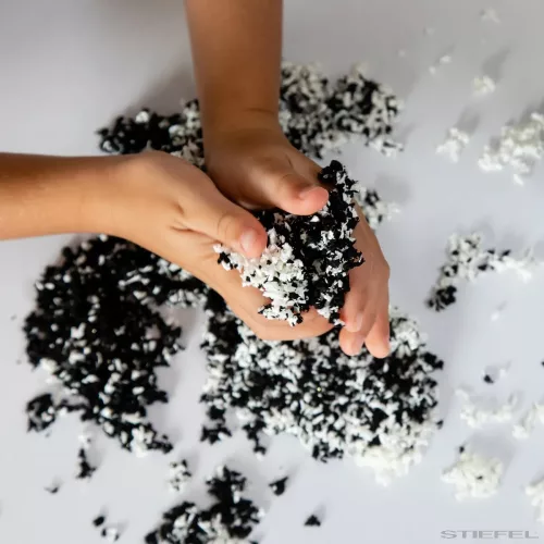 Playfoam Pluffle™ Twist fekete-fehér forgács