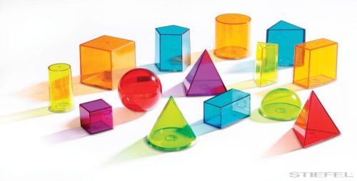 Átlátszó műanyag geometriai alakzatok