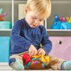 Spike The Fine Motor Hedgehog® Tissue Pal™ Finommotorikát fejlesztő sündisznó színes szövetzsebkendőkkel