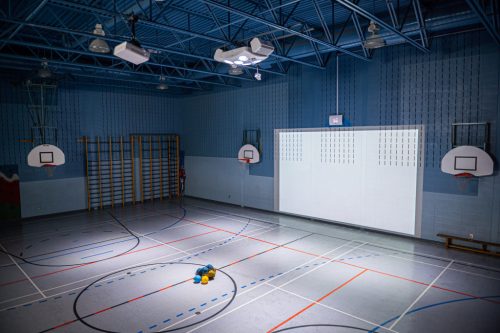 LÜ ÜNO Lite - Egy projektoros interaktív tornatermi rendszer (8000 Lumen) Felszereléssel, beüzemeléssel, oktatással