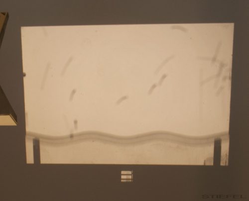 Részecskemozgás készülék írásvetítőhöz