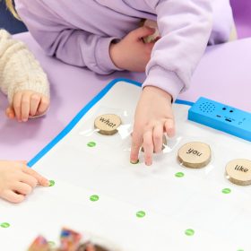 Interaktív beszélő szőnyeg 30 zsebbel