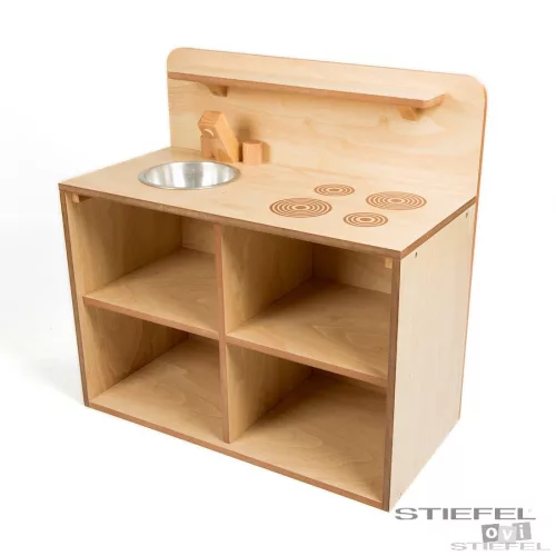 Kisgyermek fa szerepjátszó konyha