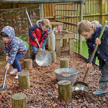 Kültéri fém eszközök, 3 db