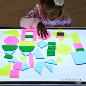 Átlátszó színes formák világító táblához