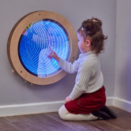 Világító végtelen tükör