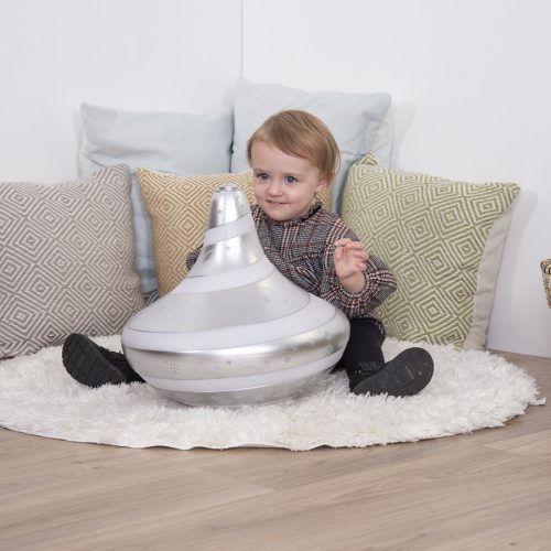 Óriás fény- és hang búgócsiga