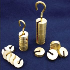 Tömeg sárgarézből