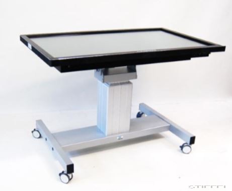 Állítható magasságú, vízszintesig dönthető guruló állvány LCD-khez