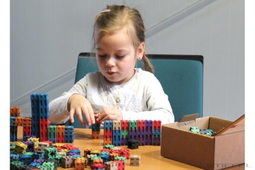 Összekapcsolható színes kockák, 10 szín